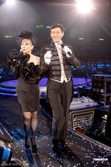 幻灯图：郑少秋表现抢眼帅气 提女儿欣宜满脸幸福