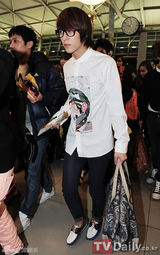 组图：韩团少女时代、FTISland、SHINee、BEAST等赴泰国参加公演