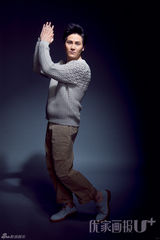 组图：冷都男丁子峻曝绅士大片秀双面诱惑