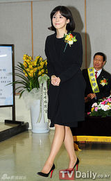 组图：韩星李宝英担任一日名誉信访义务室长