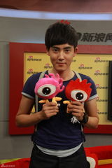 组图：李晟张睿领衔《花非花雾非雾》做客新浪