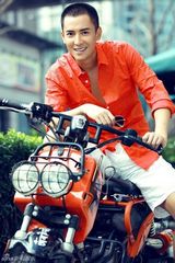 组图：韩栋时尚型男照曝光 炫酷写真夺人眼球