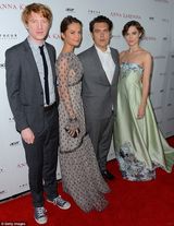 组图：《安娜-卡列尼娜》首映 奈特莉刺绣长裙嘟嘴卖萌