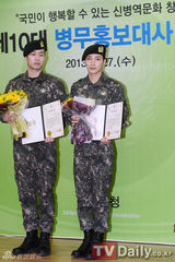 组图：SJ利特被任军务形象大使展刚强军人风范