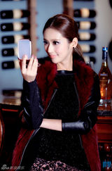 组图：颖儿优雅写真美背出镜妩媚动人