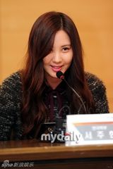 组图：少女时代徐贤为母校捐赠1亿韩元奖学金