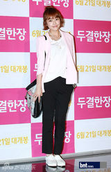 组图：韩星李钟硕等出席《两个婚礼一个葬礼》试映