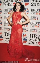 组图：Jessie J透视裙极尽诱惑 登台为火星哥颁奖