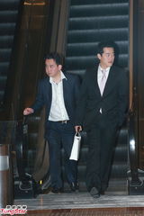 组图：晶刚压轴婚礼收官 宾客拎着回礼相继离场