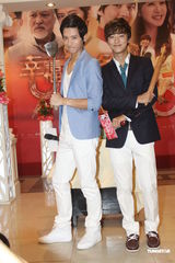 组图：张峻宁李菲儿出席《幸福的面条》发布会