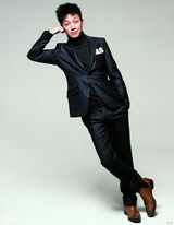 组图：潘粤明型男示人 霸气外露受追捧