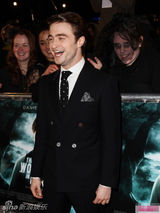 组图：雷德克里夫出席新片首映 小哈利变身熟男