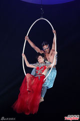 组图：江蕙连唱七场获封钢铁蕙 热裤秀美腿