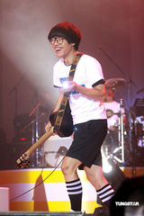 幻灯：卢广仲香港个唱尾场落幕 出席庆功宴兴奋难掩