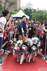 组图：韦礼安自曝怕狗 儿时险被狗叼走JJ