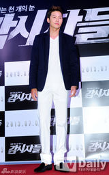 组图：朴有天宋仲基等助阵试映 全明星闪耀