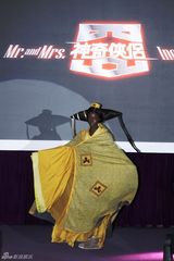 高清组图：古天乐吴君如扮潮人侠侣联袂走秀