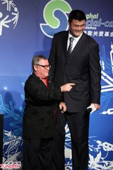 组图：姚明变身国际特奥会董事 携叶莉出席晚宴