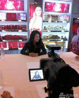 组图：赵本山美艳小姨子开公司 众商家捧场