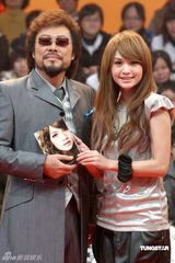 幻灯图：张菲录制贺岁节目 杨丞琳又唱又跳送祝福