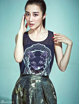 组图：李依晓率性俏皮写真绽放青春活力