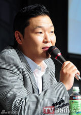 组图：韩国歌手PSY召开记者会透露进军美国计划