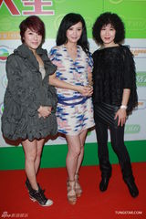 组图：《玄美人生》再录影 曾华倩贾思乐助阵