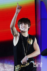 组图：2AM与MBLAQ等唱响炫动韩风演唱会
