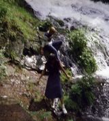 组图：翁美玲生前英国旧照曝光 与荷兰男友恩爱