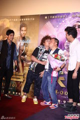 组图：周杰伦《天台》邀曾志伟纳豆柯有伦宣传