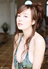 高清组图：周韦彤日本拍性感写真 比基尼秀美胸