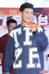 组图：敖犬尬舞宝刀未老 气喘自嘲人老变退步