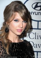 组图：斯威夫特派对变小野豹 透视短裙秀美腿