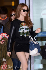 组图：韩女团T-ara香港归国机场展潮范儿