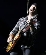 高清幻灯：U2加州演唱会激情上演 10万歌迷捧场