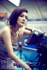 组图：杨幂穿上网球裙拍写真 青春阳光活力十足