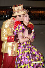 幻灯图集：Jessica C与男友冰上共舞 共享甜蜜圣诞 