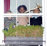 组图：朱莉拖儿带女拜访格温 儿童军团惜别场面壮观