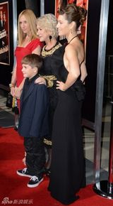 组图：杰西卡-贝尔黑裙闪耀《希区柯克》洛城首映