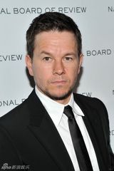 国家评论协会奖晚宴 贝尔和阿弗莱克夫妇亮相(组图)