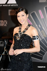 幻灯图：钟嘉欣闪亮现身代言捞金 分享化妆心得