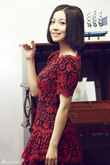 组图：姚贝娜秋日时尚街拍 乌唇冷艳秀美腿