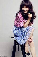 组图：姚笛清纯杂志大片 化身摩登俏女郎