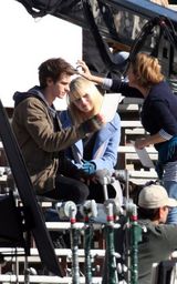 高清组图：新《蜘蛛侠》热拍 新英雄热吻小爱人