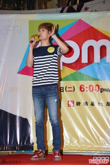 组图：SJ-M周觅推个人新书 愿做肌肉男拍写真集