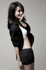 组图：郭珍霓极简西服写真展帅气性感