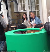 组图：杨幂怀孕不影响捞金 与阮经天拍广告敬业