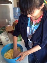 组图：小彩旗自制点心纹身特别 童年萌照可爱