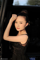 组图：葛晓凤黑天鹅梦幻写真 气质清灵明艳动人