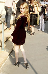 组图：罗伯茨侄女艾玛性感旧照 身高仅1.55米